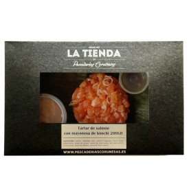   Tartar de salmon con mayonesa de kimchi